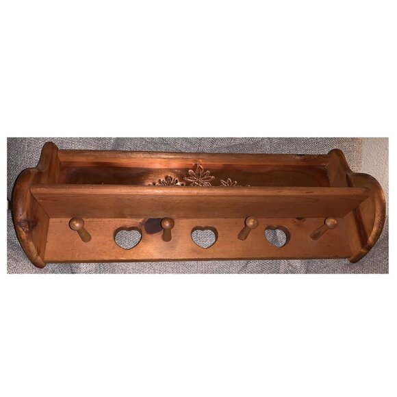 VTG Wooden Heart Cutout Wall Shelf w/ 4 Pegs & Punched Copper Pineapple Design - Picture 4 of 7
